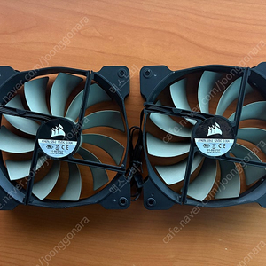 커세어 A1425L 12S-2 140미리 쿨링팬 2개 판매합니다.