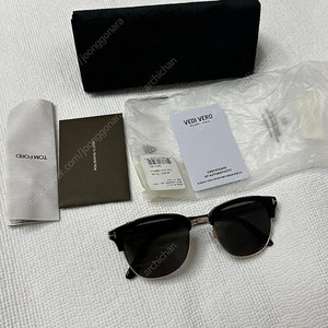 톰포드 선글라스 TF805K 01D 54 블랙 하금테 팝니다. 베디베로 정품 명품 TOM FORD