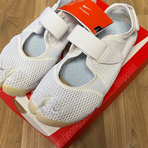 나이키 에어리프트 화이트 240 새상품 848386-100