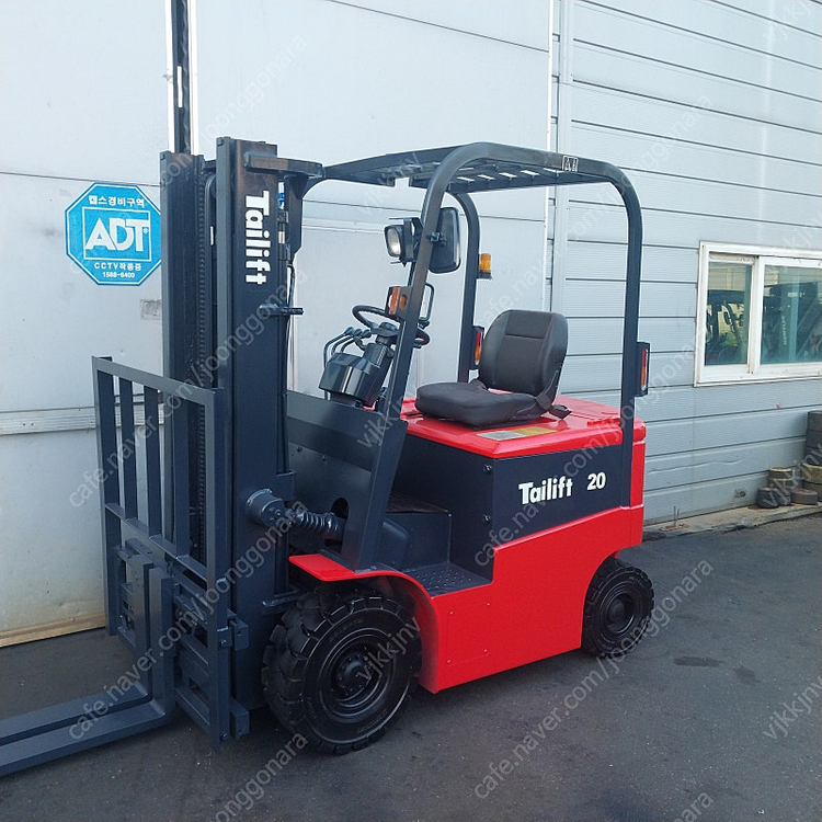 삼익리프트 전동지게차 2.0톤 자동발 장착 1770시간 사용 중고 [신차수준]--3