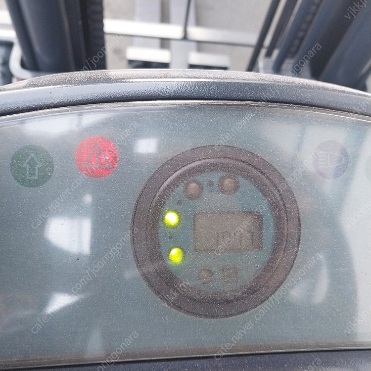 삼익리프트 전동지게차 2.0톤 자동발 장착 1770시간 사용 중고 [신차수준]--4