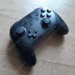 닌텐도 스위치 프로컨트롤러 팝니다