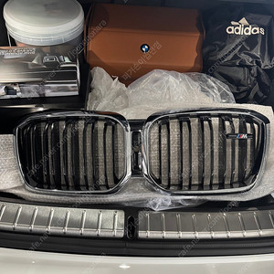 BMW X4 M40i 순정 그릴 팝니다.