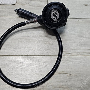 스쿠바프로 호흡기 R195 블랙 커버.
