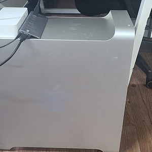 early 2009 Mac Pro ( 2*2.93 quad-core , 메모리16GB , 내장 9테라 raid , 애플 30" 모니터, usb3.0 8포트 메탈허브)