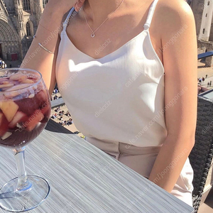 하와(HAWA) 새틴 나시 화이트 색상팔아요