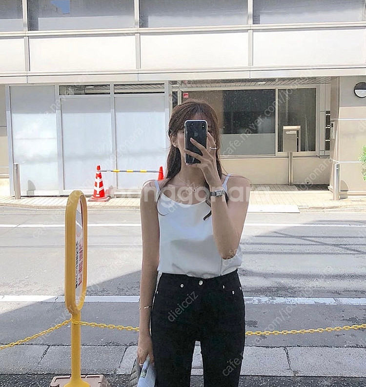 하와(HAWA) 새틴 나시 화이트 색상팔아요--1