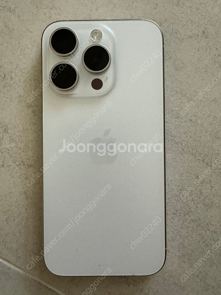 아이폰15프로 화이트티타늄 128GB 애케플 판매합니다--2