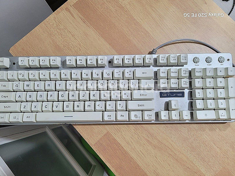 i3 7100 컴퓨터 (모니터+게이밍키보드) 8만 급처--3
