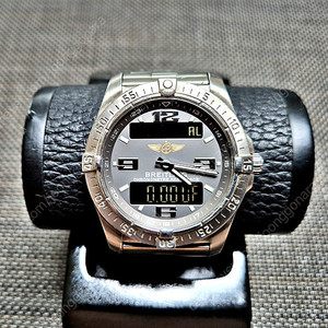 브라이틀링 에어로스페이스 티탄 쿼츠 42mm