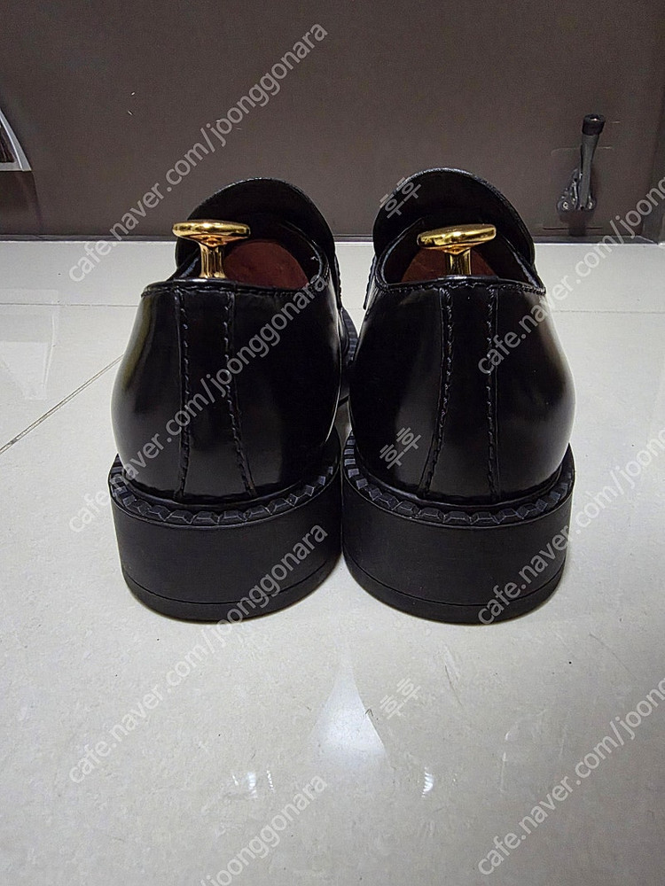 프라다 초콜릿 브러시드 로퍼 판매 합니다.--1