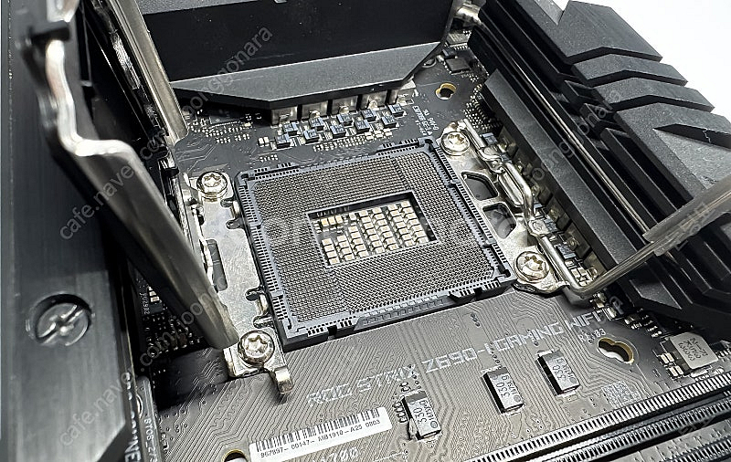 ASUS ROG STRIX Z690-I GAMING W...--5