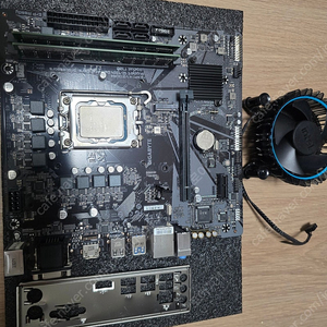인텔 i3-12100 + 기가바이트 h610m hv2 판매(택포)