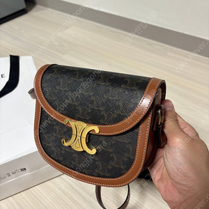 셀린느 트리오페 틴 베사체