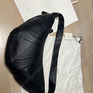 르메르 크루아상 나파레더 블랙 라지사이즈 판매