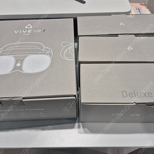 HTC VIVE XR 엘리트 디럭스 + 배터리크래들 판매해요.