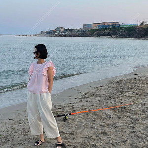 르미 딸기우유 핑크 러플 블라우스 (1회 착용)