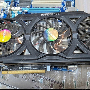 기가바이트 R9 270X 팝니다.