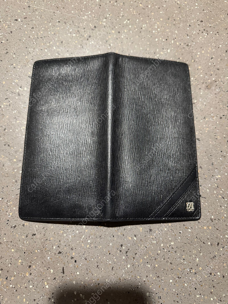 지갑들 판매합니다 급처분,급정리,빠르게 뺍니다 정품이고 가격제시 가능 가격협의 가능--1