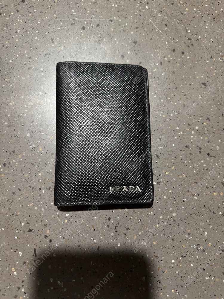 지갑들 판매합니다 급처분,급정리,빠르게 뺍니다 정품이고 가격제시 가능 가격협의 가능--3