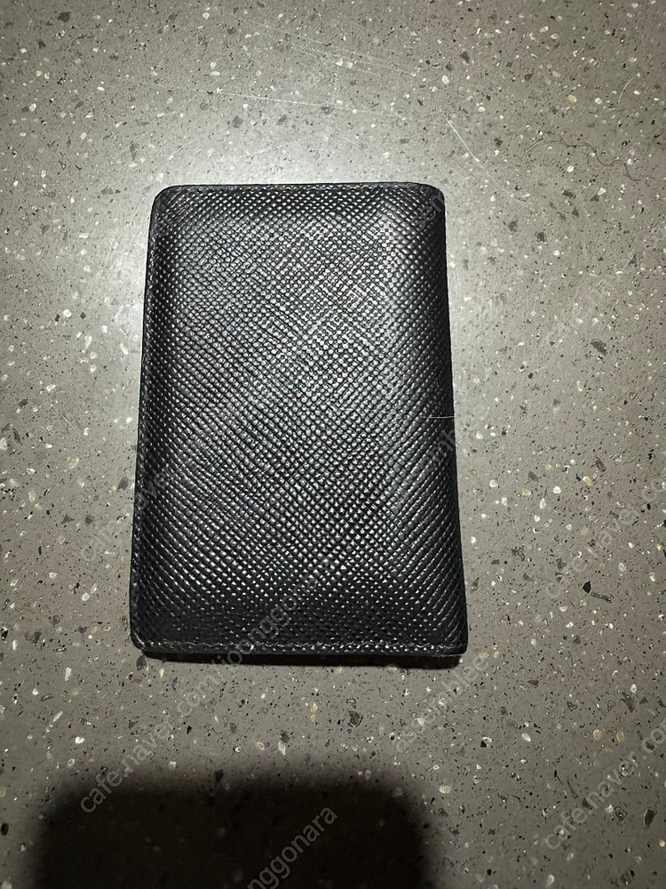 지갑들 판매합니다 급처분,급정리,빠르게 뺍니다 정품이고 가격제시 가능 가격협의 가능--4