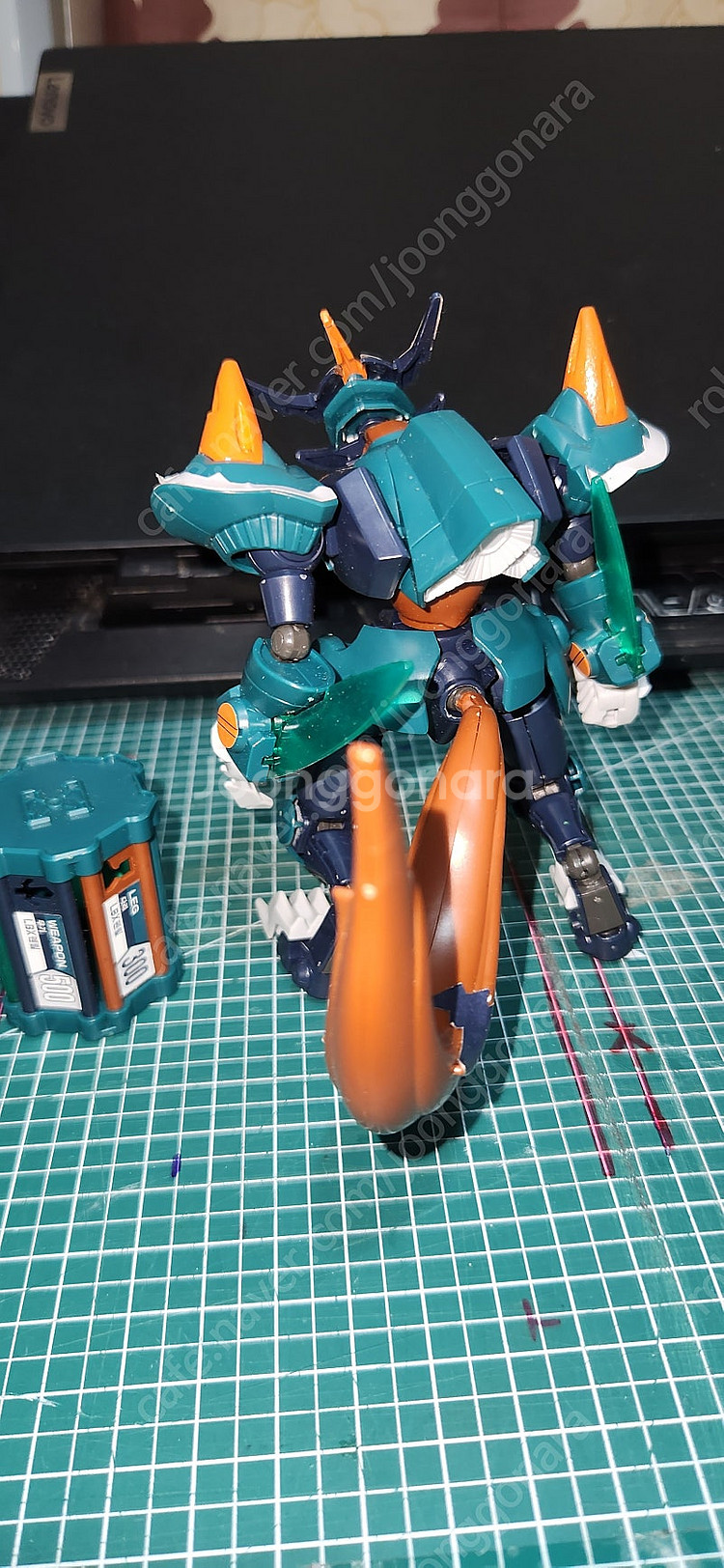 골판지전사 LBX 펜릴 가조립(무기 분실)--1