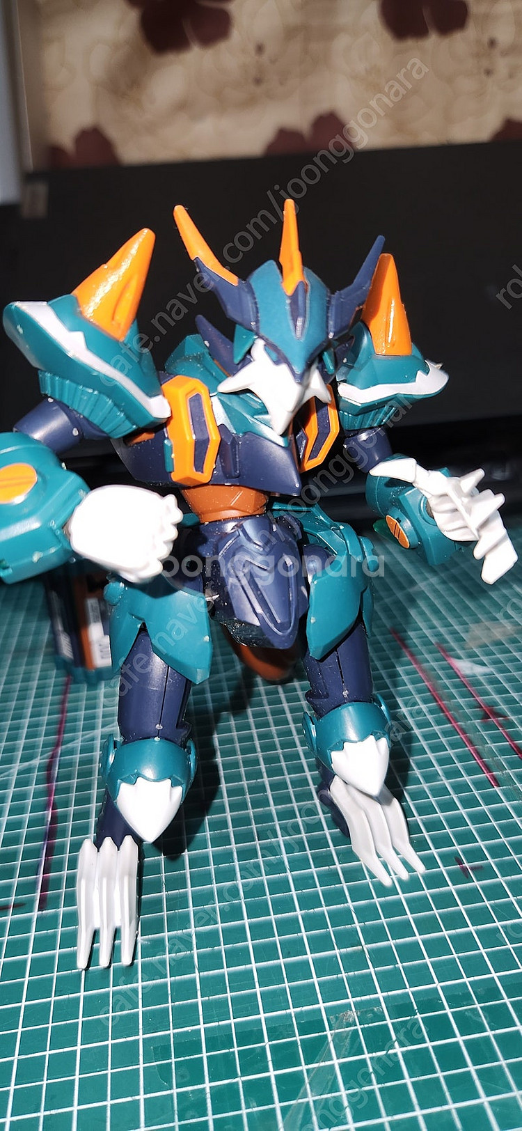 골판지전사 LBX 펜릴 가조립(무기 분실)--3