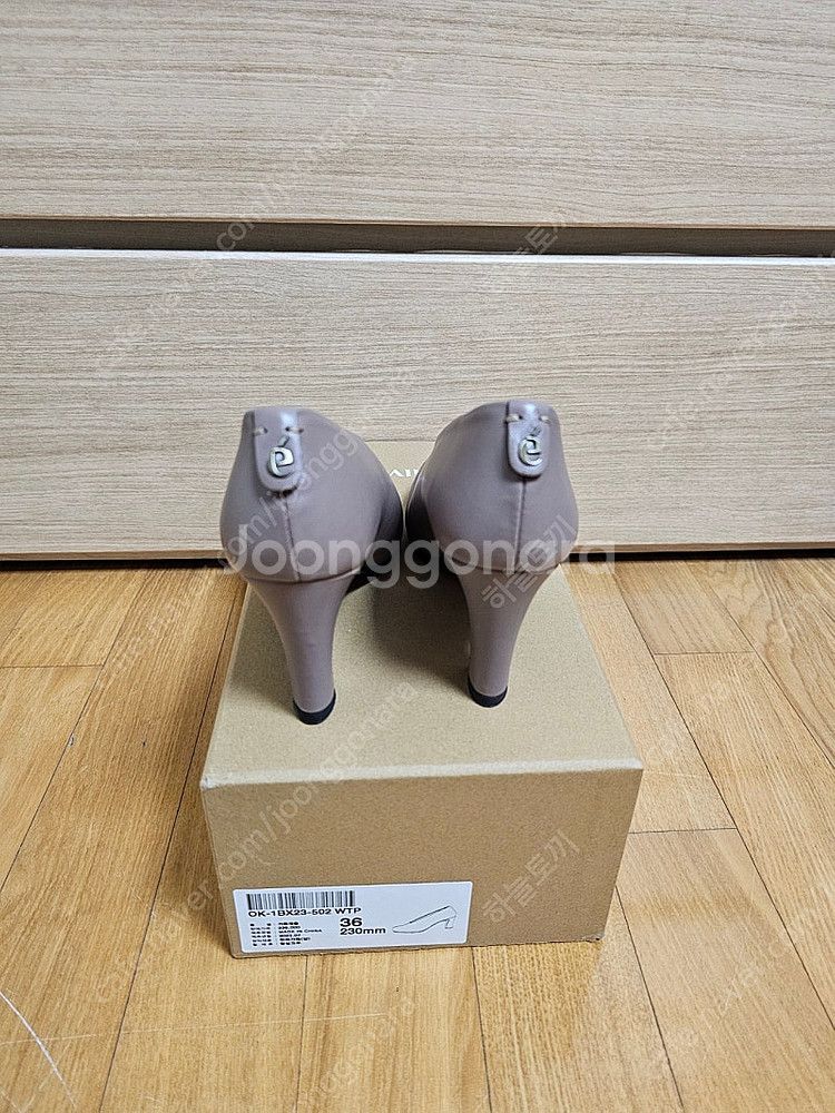 [새상품]아카이브 앱크 펌프스 230 사이즈 팝니다--2