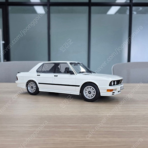 1:18 스케일 BMW E28 M535I 다이캐스트 모형자동차