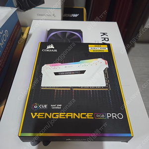 커세어 벤저스 ddr4 32gb 풀뱅 화이트 팝니다