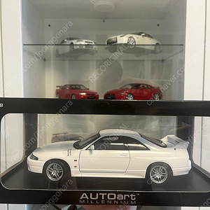 오토아트(Autoart) 1/18 Nissan GT-R R33 화이트 미개봉품 판매합니다.
