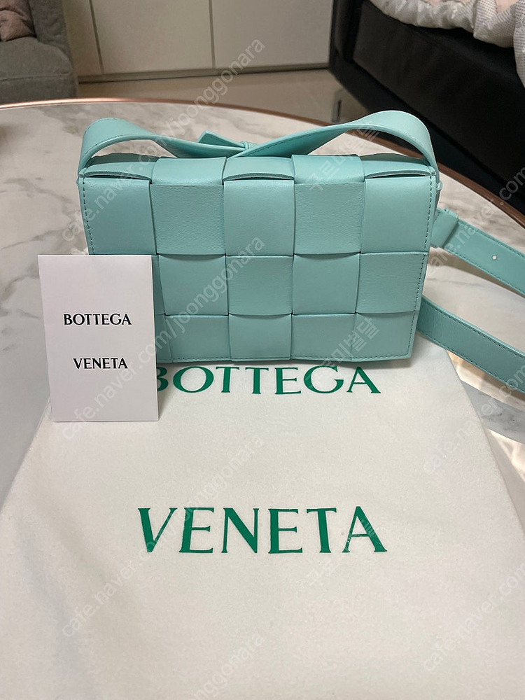 보테가베네타 레더 카세트백 스몰 새상품--1