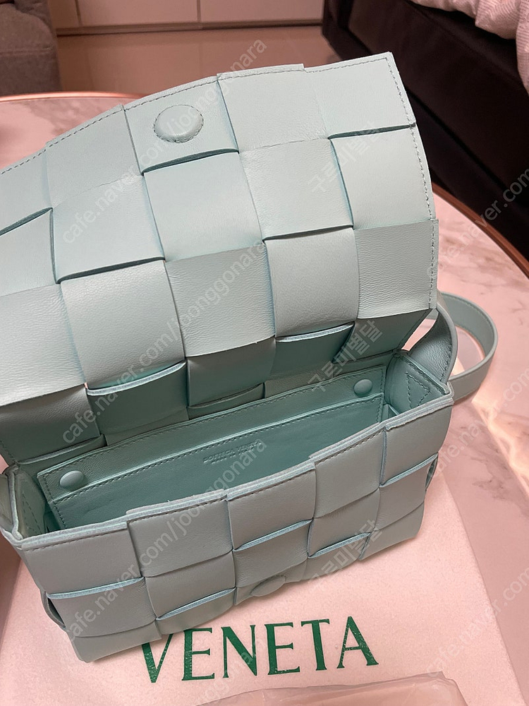 보테가베네타 레더 카세트백 스몰 새상품--2