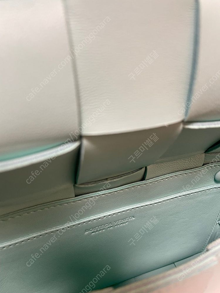 보테가베네타 레더 카세트백 스몰 새상품--3