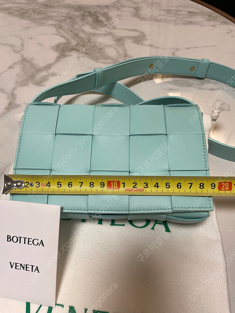 보테가베네타 레더 카세트백 스몰 새상품--4