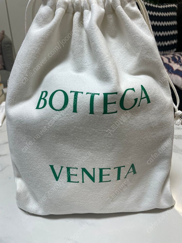 보테가베네타 레더 카세트백 스몰 새상품--6