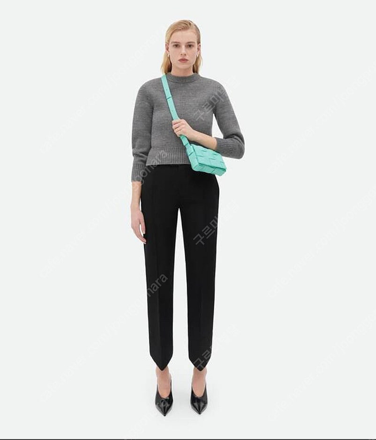 보테가베네타 레더 카세트백 스몰 새상품--8