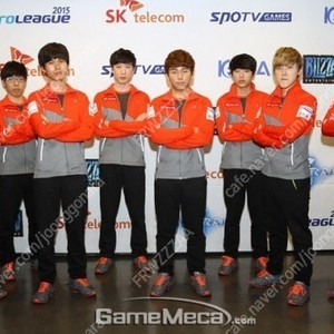 SKT T1 뉴발란스 선수용 유니폼 세트 구매합니다.