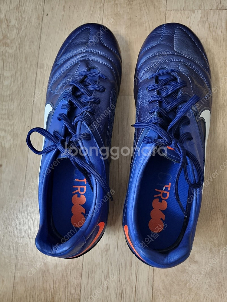 나이키 축구화 CTR360--1