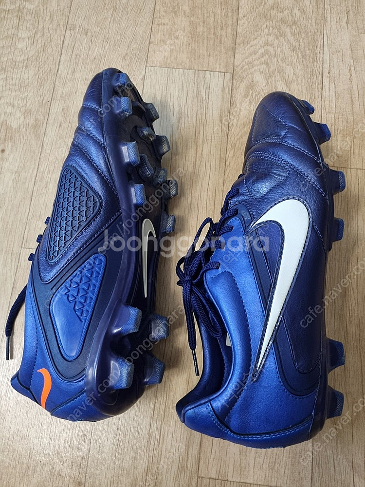 나이키 축구화 CTR360--4