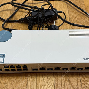 QNAP QSW-M408-4C 10Gbe 스위칭 허브 팝니다.