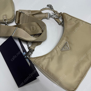 프라다 리에디션 테수토 호보백 데저트베이지