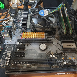 인텔i7-8700k.애즈락 z370m-pro4.삼성램8g듀얼16g.nvme sk bc901 256g(거의세거.방열판).백패널