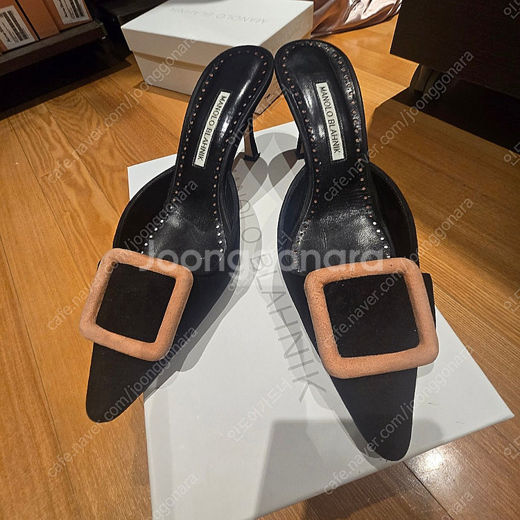 마놀로 블라닉 메이세일 새틴 뮬 힐 블랙 40. 250...--1