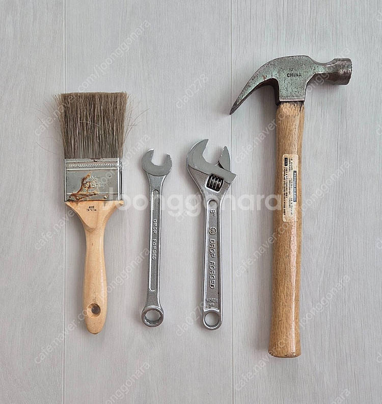 공구 세트(페인트붓, 몽키스패너, 망치)--1