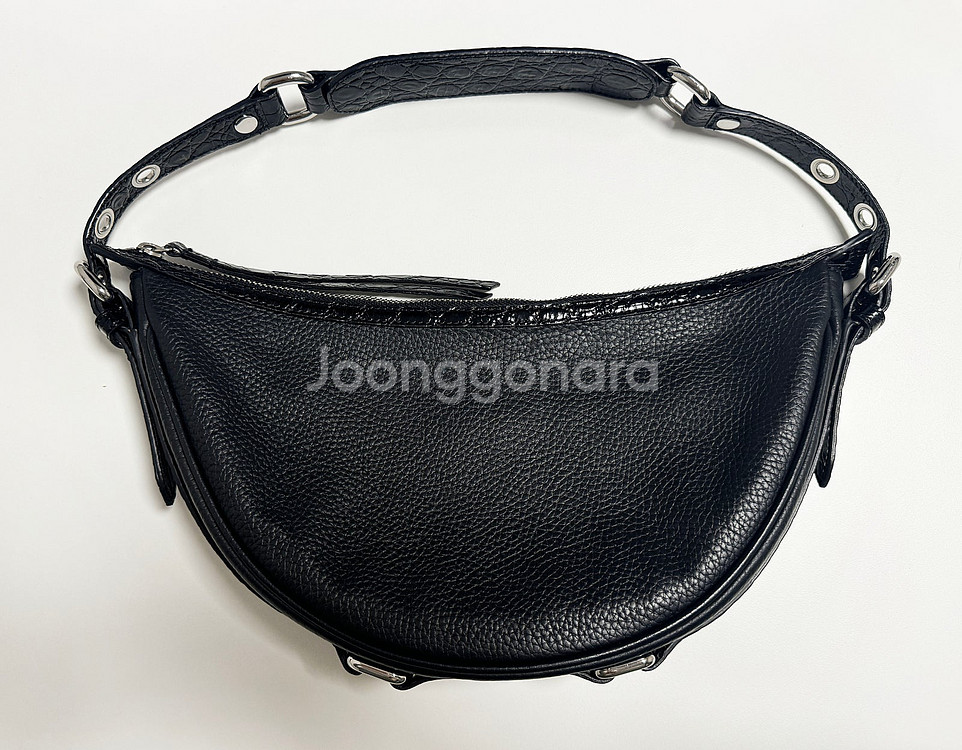 바이파 가방 gib백 gib crocs flat grain leather 가죽 블랙 판매합니다!--3