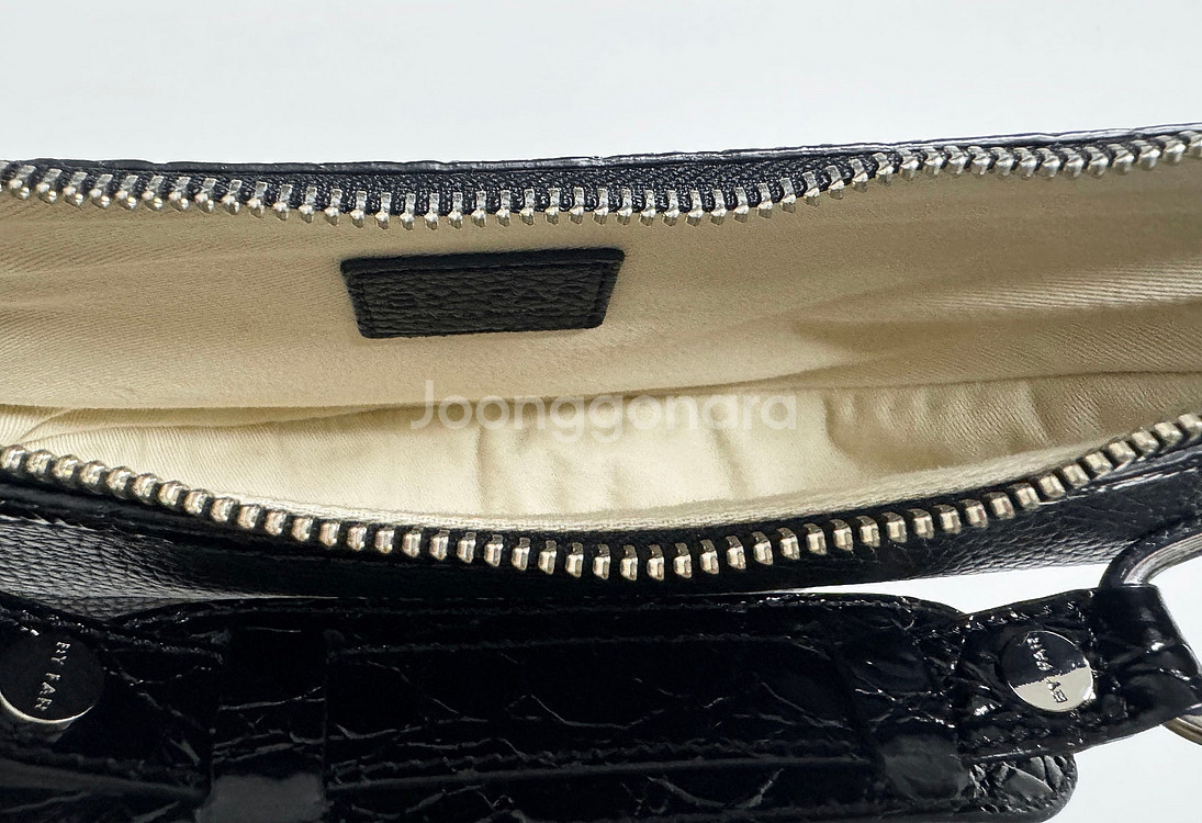 바이파 가방 gib백 gib crocs flat grain leather 가죽 블랙 판매합니다!--4