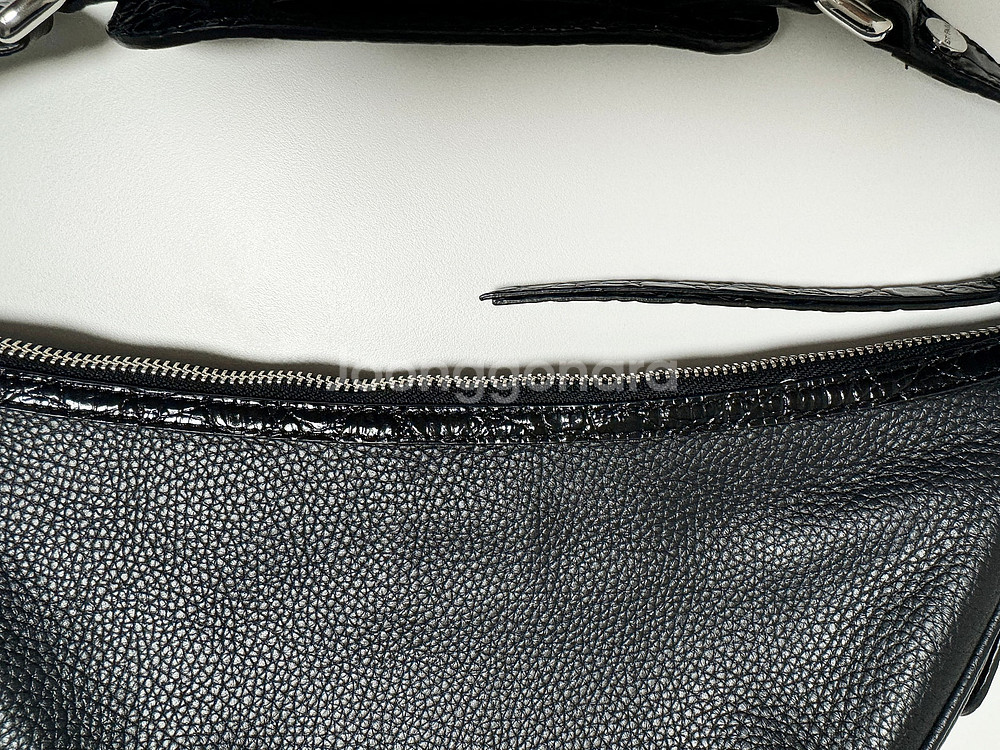 바이파 가방 gib백 gib crocs flat grain leather 가죽 블랙 판매합니다!--6