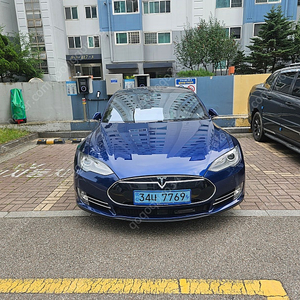 테슬라 모델s p85d팝니다
