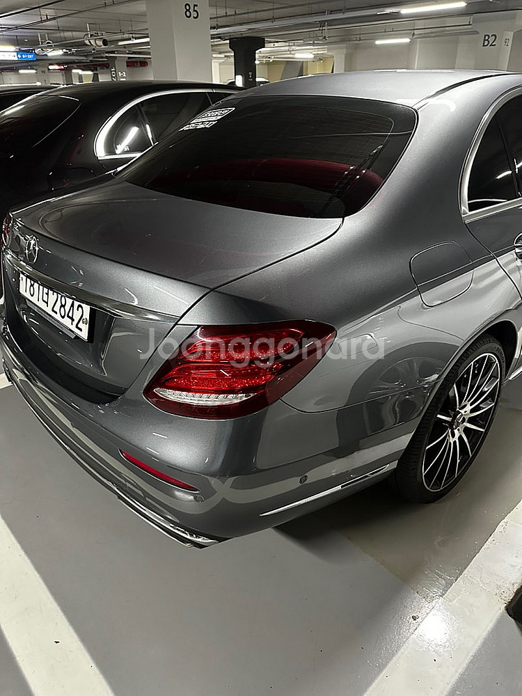 [팝니다] 19년 E300 익스클루시브 / 105.00...--4